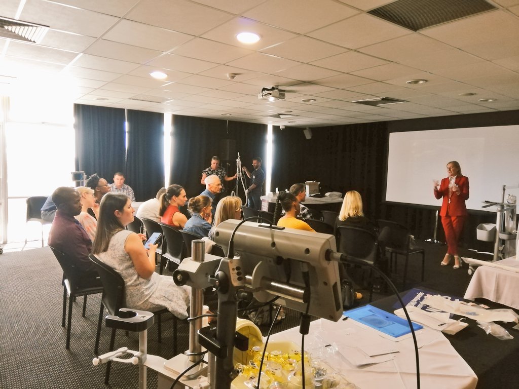 docanaesthetic's tweet image. #SASA20 Airway Management workshop currently underway 👩🏾‍⚕️👨🏼‍⚕️ - Be flexible, be inspired @rosshofmeyr @ProfEllenO #2020perspectivesinanaesthesia