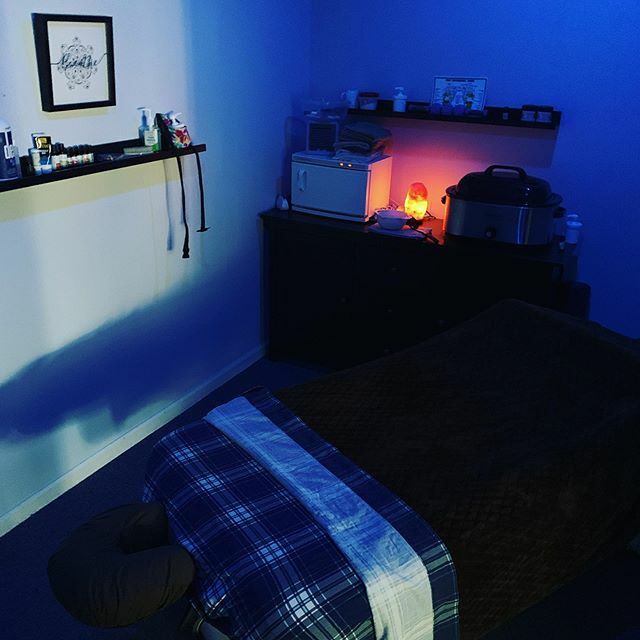 CalmingHandsmw's tweet photo. Appointments available today for facials, waxing and massage.  Call 336-437-6237 to schedule.  #grahamnc #alamancecounty #paintelief #deeptissuemassage #swedishmassage #thisisgraham #womenownedbusiness https://t.co/Dehyq5yTyi https://t.co/w1jVoTKrwz