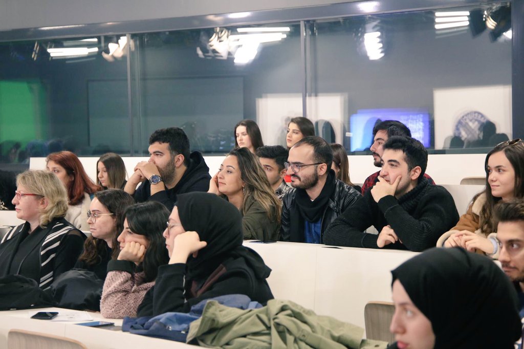 foylum's tweet photo. MÜSİAD Akademi tarafından MÜSİAD ve Medipol Üniversitesi işbirliğinde düzenlenen panelimizde öğrencilere startuplar ve dijital ekonomi üzerine tecrübe ve görüşlerimizi paylaştık.
Bir tanesinin bile girişimcilik konusunda cesaretlenmesine vesile olduysak ne mutlu bize.#teknopalas https://t.co/bwBDvyvtgN