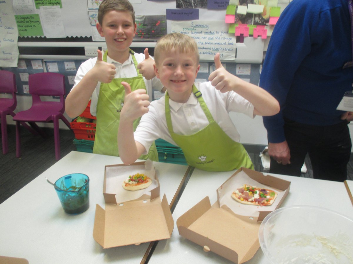 BeaconAcad's tweet photo. Y4 had a great time making healthy pizzas with #KiddyCook @KiddyCookHQ today. Thank you to @SkegnessRotary for organising this for us. #DT #healthy #cooking #pizza https://t.co/S0JNGheSJQ