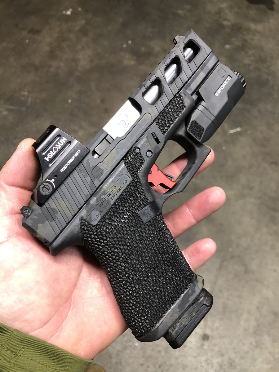 mcintosh160's tweet photo. More #GlockPerfection pics... got the EDC Cerakoted and stippled last night. Another late night in the garage but turned out decent I suppose ๐ #EDC #CCDW #Glock19 #9mm #Glock #Holosun #Cerakote https://t.co/QCWGOGaz52