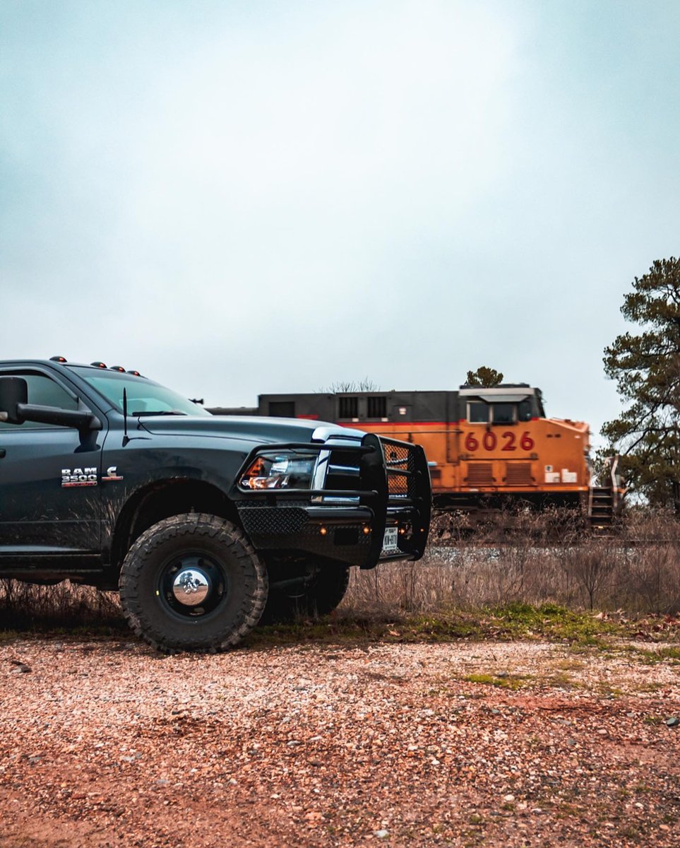 ranchhandtruck's tweet photo. "You may not know where the track ends, but persevere and you shall see" - Unknown
๐ท @jesusjp568
#diesel #diesellife #dieseltruck #dieselmafia #builttotakeahit #ranchhand #ranchhandtruck #liftedtrucks #shinerbuilt #america #madeinusa #handcrafted #ram2500 #farmtruck #cummins https://t.co/bEyskjDRzy