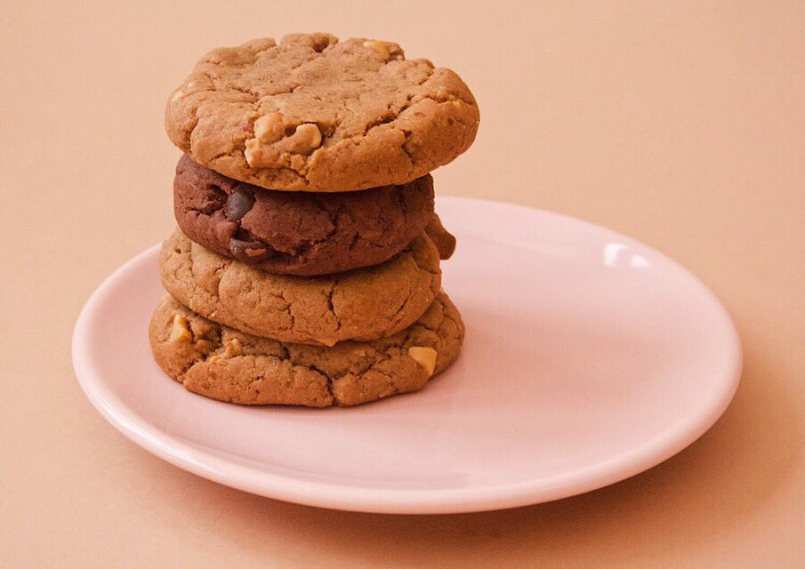 TheGoodCookieUK's tweet photo. Never be afraid to be the odd one out! ๐ช #vegan #vegancookies #veganlondon #london #health #healthy #healthyfood #glutenfree #refinedsugarfree #cookies #chocolate #veganbreakfast #veganbodybuilding #chooseethically #f52grams #peanutbutter #peanutbuttercookies https://t.co/EF9v5vfHJF