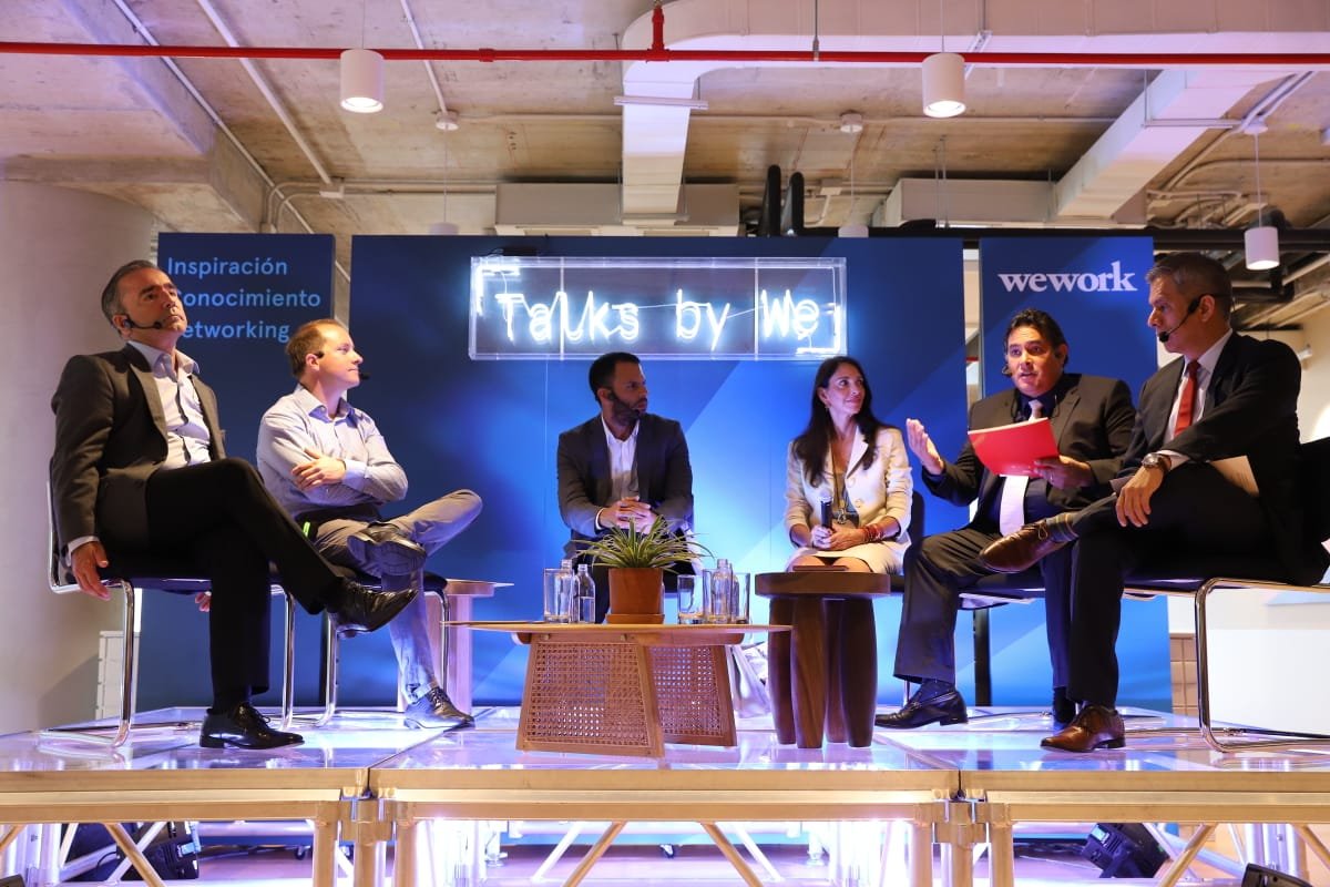 petroperu_sa's tweet photo. #Ahora nuestro Presidente del Directorio (i) Carlos Barrientos, se encuentra en @WeWork #PowerOfTalent, jornada que se enfoca en el talento y desarrollo humano, apelando a la digitalización de aquellos sectores que impulsan la economía local. #TalksByMe https://t.co/NvI4sf8CPO