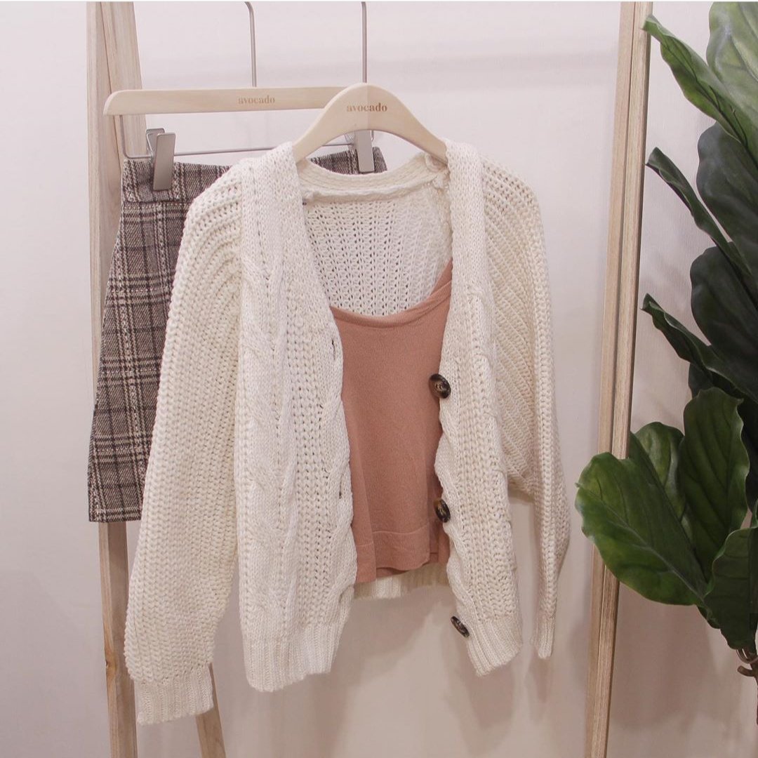 catwritethings's tweet photo. ใครสายเสื้อผ้าแนว earth tone แนะนำร้านนี้เลย ส่วนตัวคือชอบมาก มากกก ก.ไก่ล้านตัว ทั้งดีไซน์ เนื้อผ้า การจับคู่สี ทั้งหมดคือดือ!! ไปตำ!! ร้าน avocado.simplewear ☘️

#ของดีบอกต่อ #ไว้รีวิวห้ามขายของโว้ยย https://t.co/N1kQwiA6u0