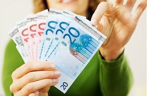 manateluguguru's tweet photo. Want To Know Which Are The Most Counterfeited Euro Banknotes? Find The Details Here - https://t.co/m0rI93duSy Mana Telugu Guru https://t.co/iVkEUsUBZU