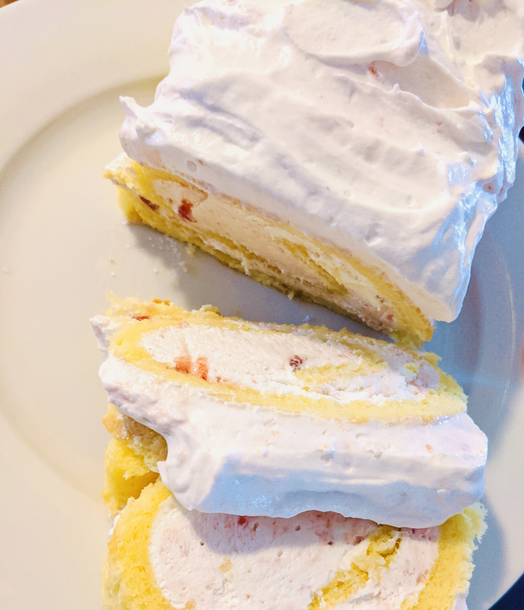LynzRealCooking's tweet photo. Strawberry Jelly Roll Recipe https://t.co/65XYau2kES https://t.co/Z7wwOtEcbJ
