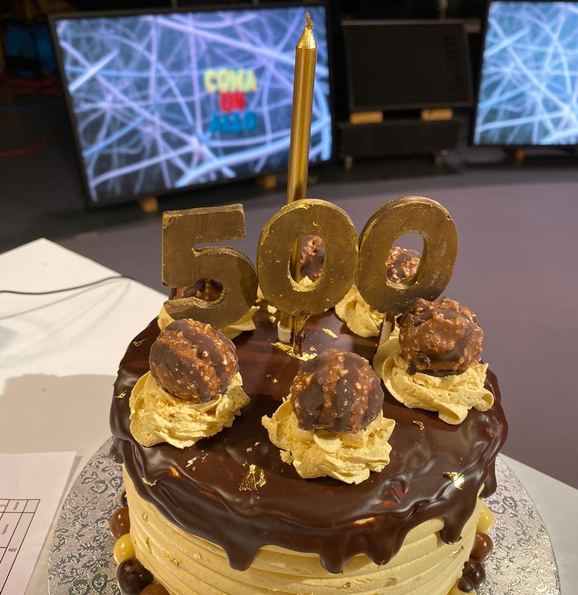 TVGalicia's tweet photo. 🎉🎂 Hoxe no #ComaUnAllo están de aniversario! 💃 Esta tarde emítese o programa número 500 e para celebralo os seus tres mellores concursantes participarán nunha edición especial 🤩 Comezamos dentro duns minutiños, prende a Galega! https://t.co/BTevbWm2L7