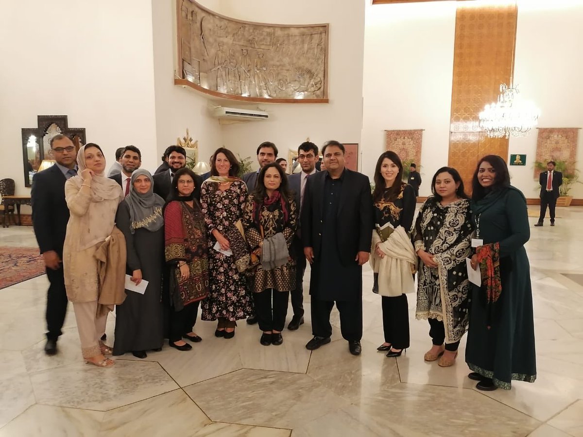 MamoonaHCh's tweet photo. With minister Science and Technology at President House Pakistan ๐ต๐ฐ #UPSIGN2020 #UKRI https://t.co/RqXfeJcipT