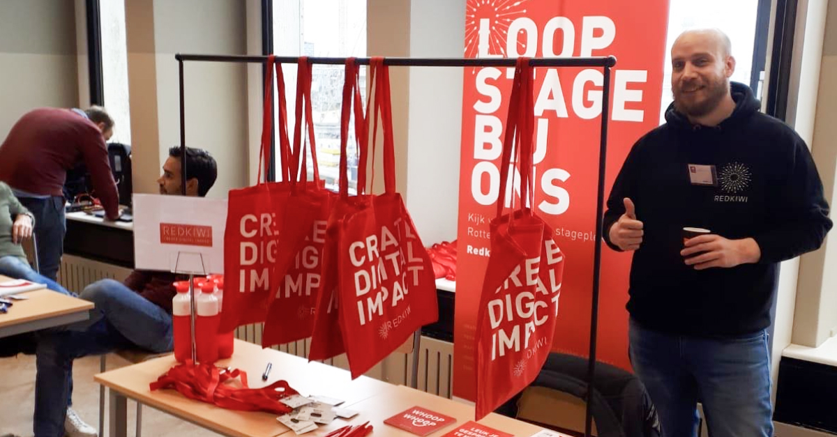 Redkiwi_agency's tweet photo. Vandaag zijn wij op het Stage Event ICT van @hsrotterdam & @cminetwork. Hier ontmoeten wij #talenten die op zoek zijn naar een mooie #stageplek. #loopstagebijons #stage #hro #cmi #stageevent #ict #jatoch #rotterdam https://t.co/JBDI1EjEdl