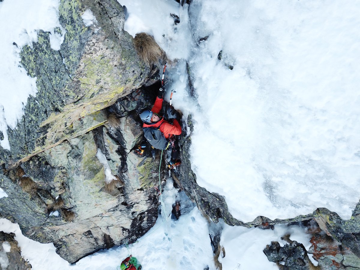 loscarponecai's tweet photo. 🧗‍♀️#Montagne360/ALPINISMO
“#Unesco”, nuova via su roccia e ghiaccio al #Mucrone, è stata aperta da Stefano Perrone e Michele Zanotti e dedicata all'Organizzazione che recentemente ha riconosciuto #Biella Città Creativa e l#'alpinismo patrimonio dell'umanità. Sul numero di marzo! https://t.co/bdUguoA7dN