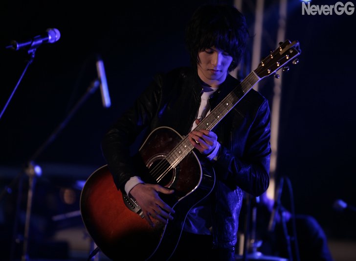 D•14 : 🎸
<a href="/cnbluegt/">이종현</a> 
กอดกีตาร์รอเธอ
#LeeJongHyun #イ・ジョンヒョン 
credit NeverGG