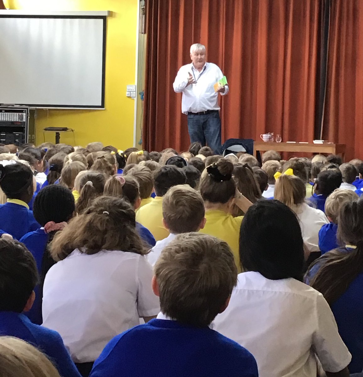 sthelensjun's tweet photo. Thank you to @ERReillybooks for visiting this afternoon. Very inspirational talk about writing challenges and his books. We’re all looking forward to reading them and finding out more about his characters. https://t.co/Bi6NRRloq6