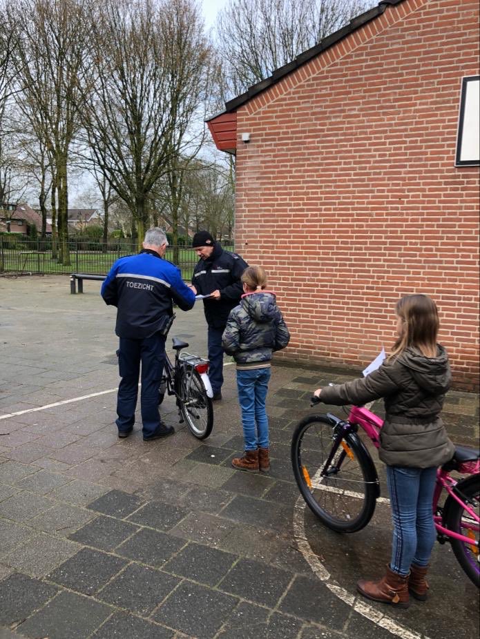 2de en laatste fietscontrole voor de groepen 7 <a href="/Korenaer/">BS De Korenaer</a> @SAAMscholen #opnaarhetverkeersexamen