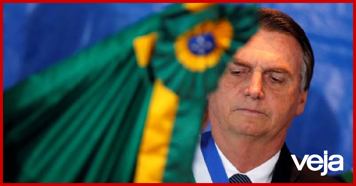 VEJA's tweet photo. Noblat: Ao lançar suspeitas sobre a Justiça, Bolsonaro comete crime de responsabilidade https://t.co/S8nitlDS80 https://t.co/ixF8lQ2xzg