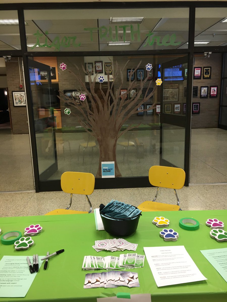 NASHSADD's tweet photo. Gearing up for the Tiger Truth Tree! #stand2getherpgh https://t.co/5WOyDOuUfM