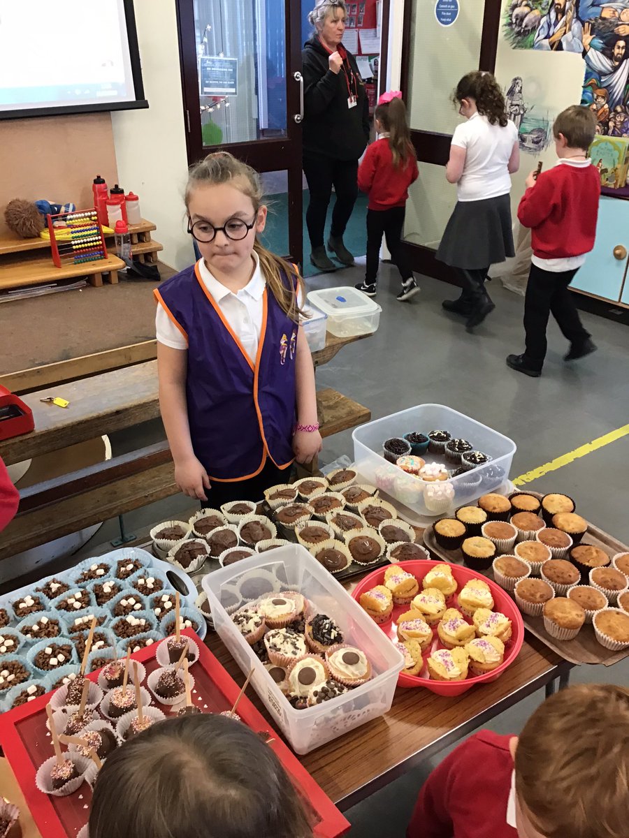 BabLlanfair's tweet photo. Fair Masnach dêg lwyddiannus iawn!!! https://t.co/7ylF2xJB4Q