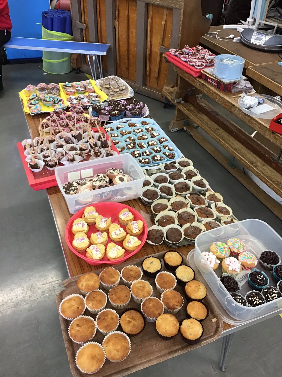 BabLlanfair's tweet photo. Fair Masnach dêg lwyddiannus iawn!!! https://t.co/7ylF2xJB4Q