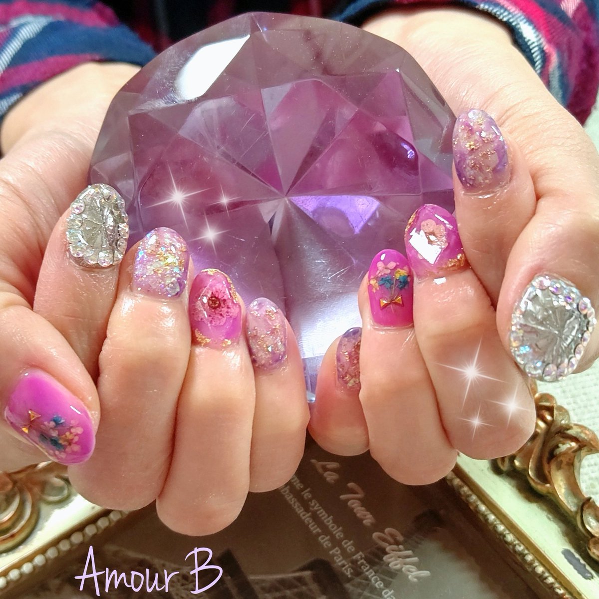 木屋町ネイルサロンamourbec 他店オフ無料 A Twitteren ｍ様ドライフラワー 押し花入りの宝石ネイル や卒園時期で花束にされました キラキラでめちゃカワ 色んなことが起きる年ですがこんなことあったね って笑える日がくると思いたいです 次回予約も