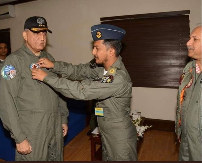 RadioPakistan's tweet image. COAS General Qamar Javed Bajwa pays glowing tribute on shahadat of brave heart Wing Commander #NomanAkram in line of duty
#PakistanAirForce #F16Crash @OfficialDGISPR 
radio.gov.pk/11-03-2020/paf…