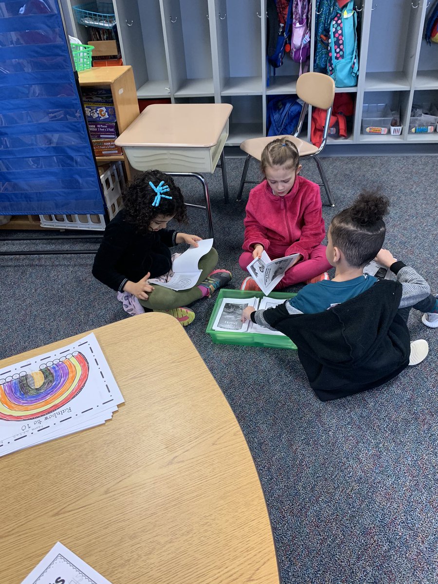 abclarklibrary's tweet photo. #DDESreads https://t.co/4rXgk1DjLw
