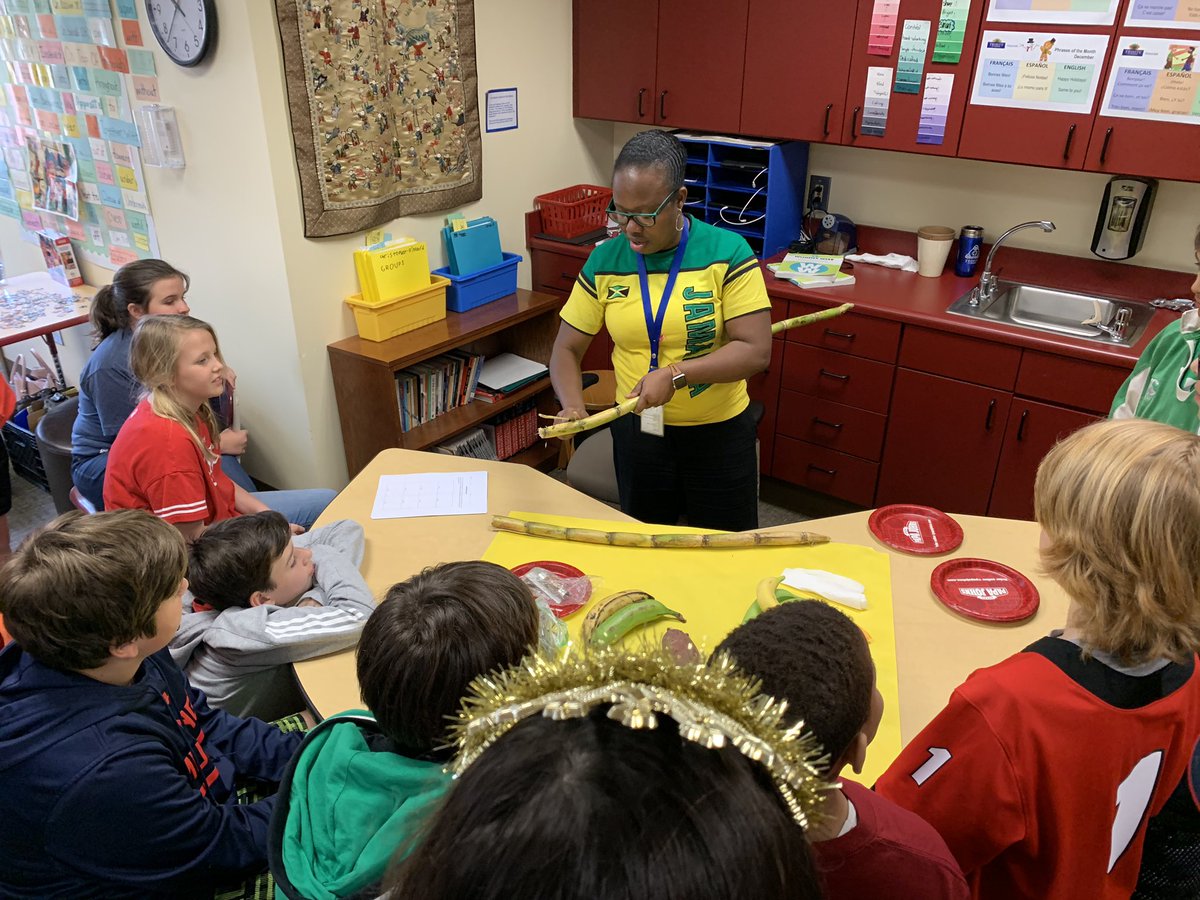 annreidyoung's tweet photo. Thank you @CooteMrs for a WONDERFUL presentation on Jamaican culture! 🙌😍 🇯🇲 #TrinityLearns #Trinity6th https://t.co/JNRyQAQrfQ