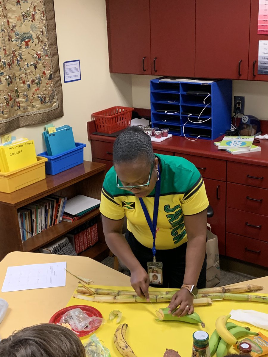 annreidyoung's tweet photo. Thank you @CooteMrs for a WONDERFUL presentation on Jamaican culture! 🙌😍 🇯🇲 #TrinityLearns #Trinity6th https://t.co/JNRyQAQrfQ