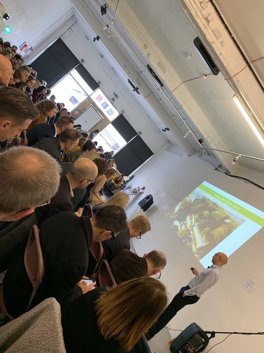 Tom S N E E tweet media