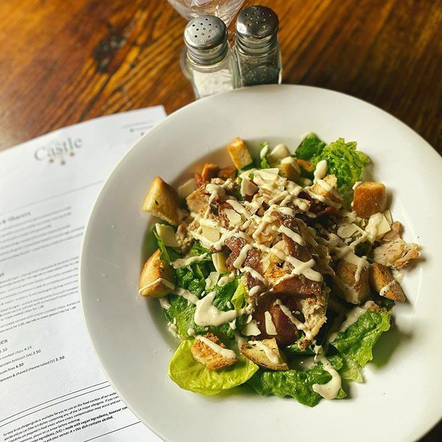 Our chicken ceasar salad 🤤 it’s one of our favourites. Come on down and give it a try✨ 
#chickenceasar #🥗 #clerkenwell #thecastlefarringdon
