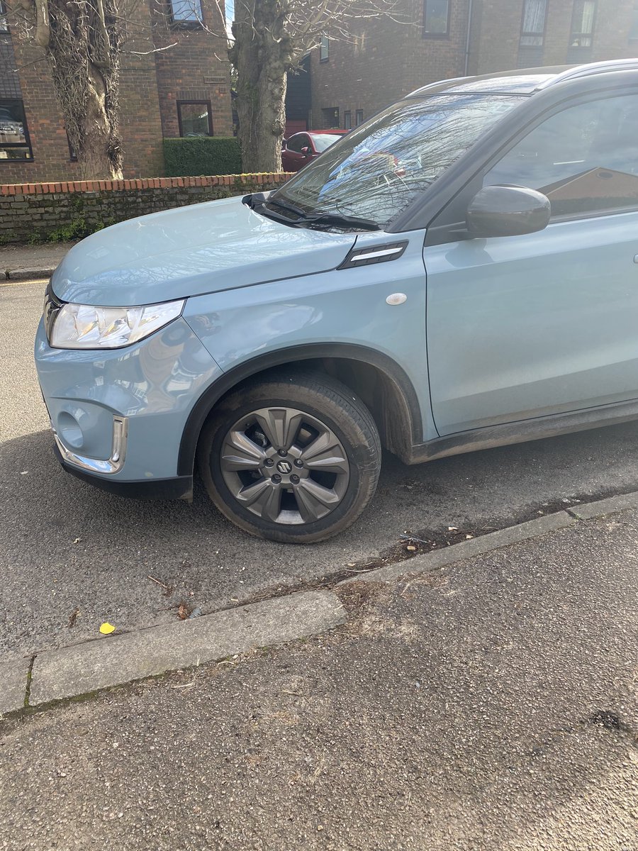 pauline280366's tweet photo. So today’s prize for parking goes to .... obviously it is fine to overhang someone’s drive @NorthHertsDC look forward to you keeping an eye out! https://t.co/zySKnBCTGO