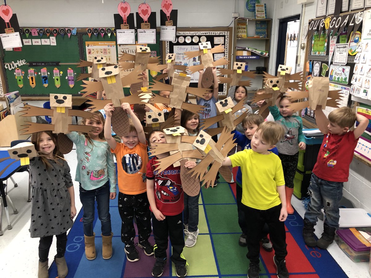 msturgis_hsd36's tweet image. Kindergarten ⁦@HSDHurricanes⁩ has been learning about beavers. They all made a puppet in science class!