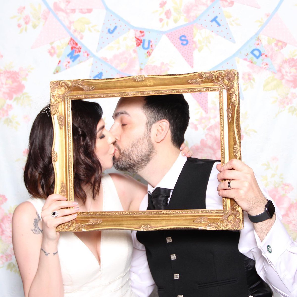 BygoneBooth's tweet photo. A picture perfect #BygoneKiss!!! 😍
Congratulations Paula &amp; David @sloansglasgow!! 💋💍❤️📸 #Bygone 
•
•
•
•
•
#photobooth #wedding #bride #groom #kiss #glasgow https://t.co/64QrrPjhjk