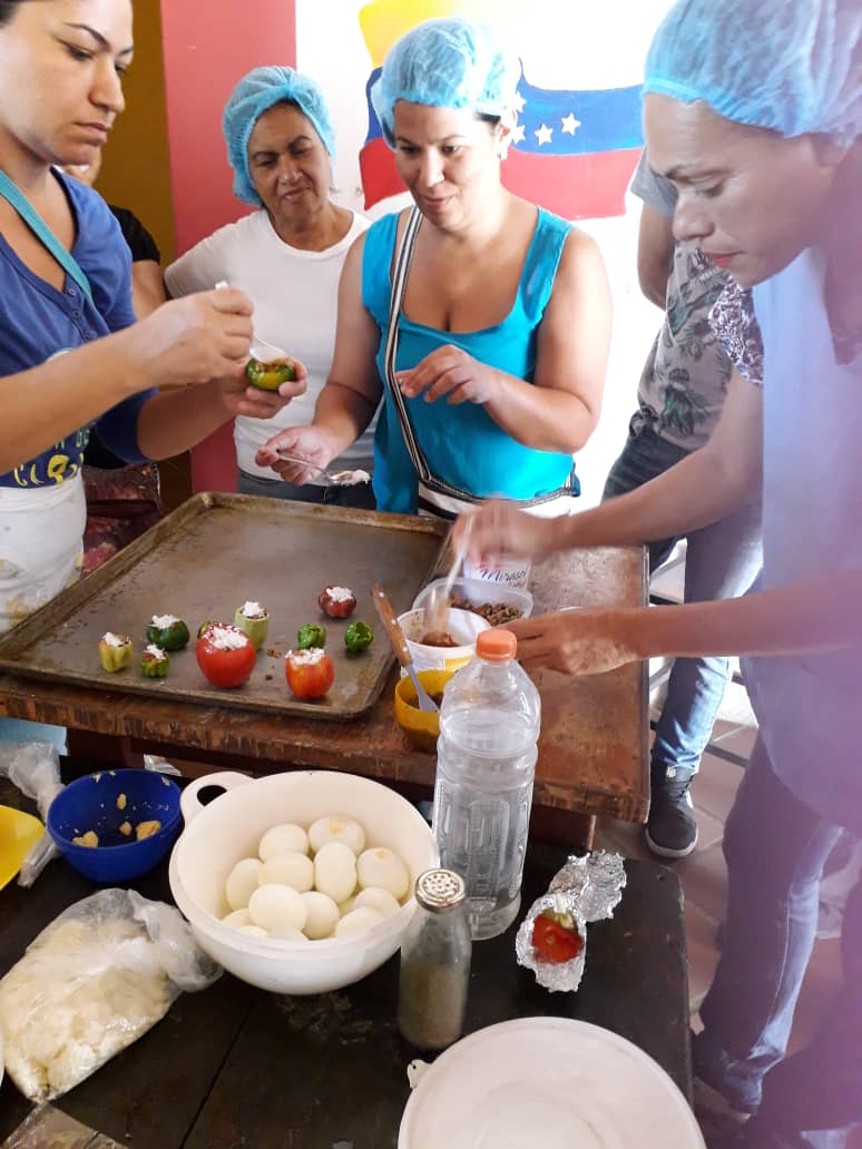 rosalinazaba's tweet photo. #10Mar 67 personas realizan curso de elaboración de pasapalos y panificación doméstica en San Antonio Mcpio Díaz a través del programa penitenciario @inces_programa en aras de impulsar la economía productiva @WuikelmanAngelP @psuvaristobulo @DanteRivasQ  https://t.co/k5zWLQsev8