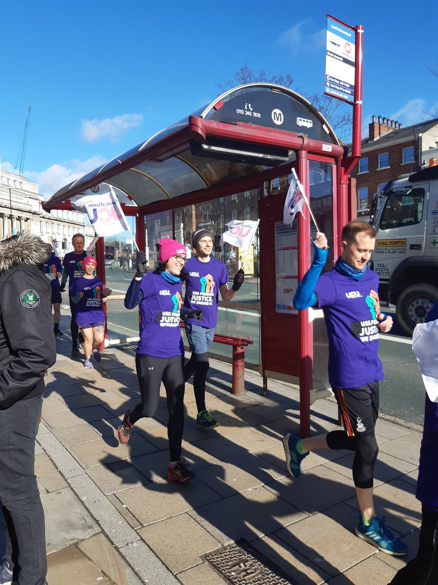 elmwarren's tweet photo. Today's @leedsucu #runningpicket - the biggest yet! #runthestrike #UCUStrike #UCUstrikesback https://t.co/GEcUV943Pg
