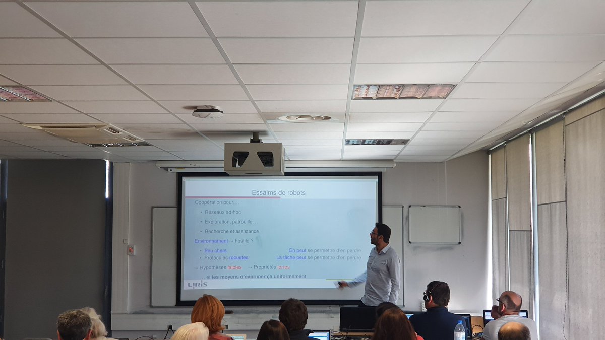 lirisDRIM's tweet photo. Présentation de notre équipe à l'évaluation HCERES par la responsable de l'équipe @soniabm2 et le professeur Xavier Urbain. 🏆🏆 https://t.co/r1VhvGrVAA