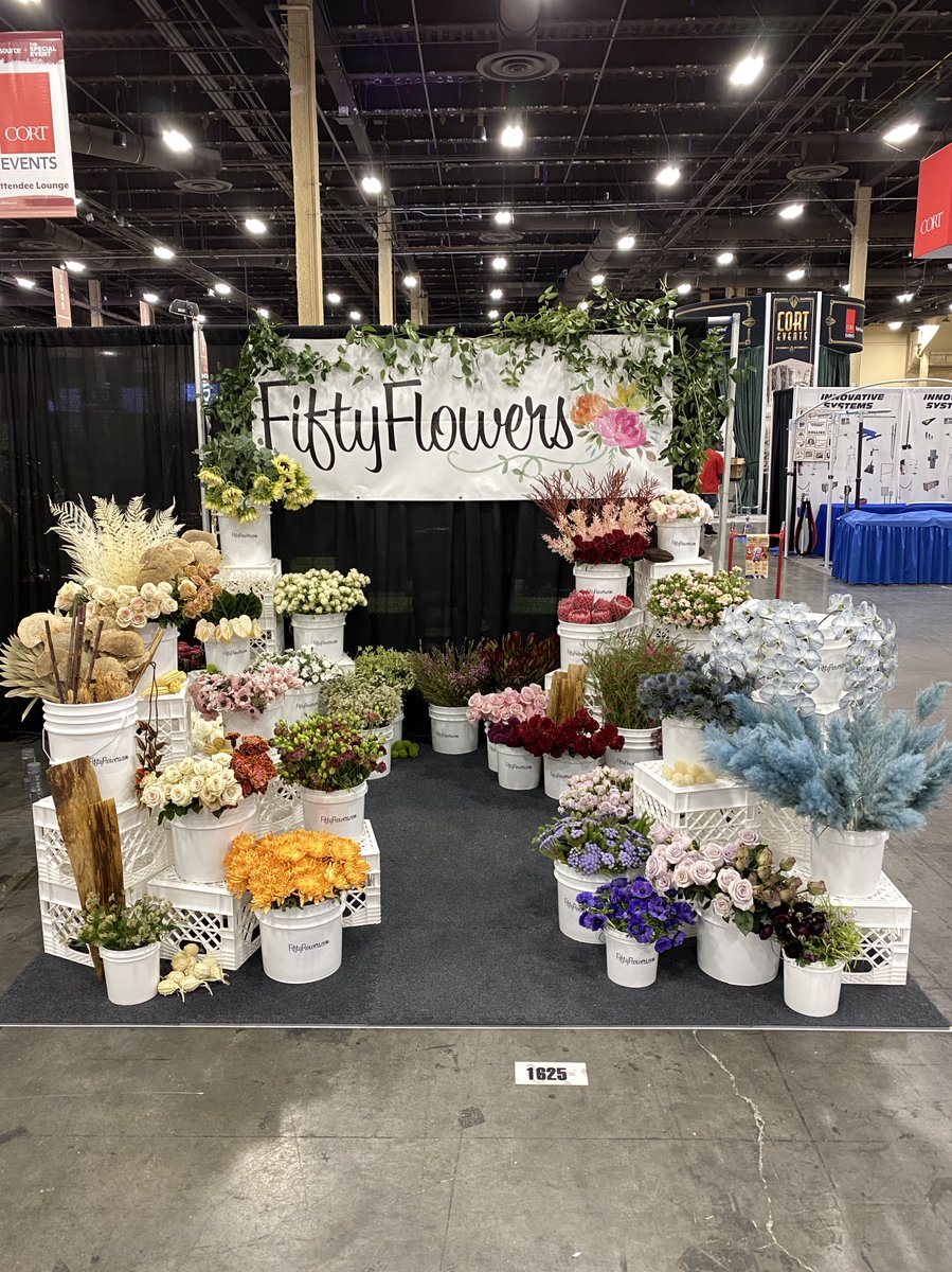 FiftyFlowerscom's tweet image. Today&apos;s the first day of @Catersource_llc + @TSECONF_EVENTS!  Be sure to stop by booth 1625 to check out some unique flower varieties! #catersource #thespecialevent @FarmExports