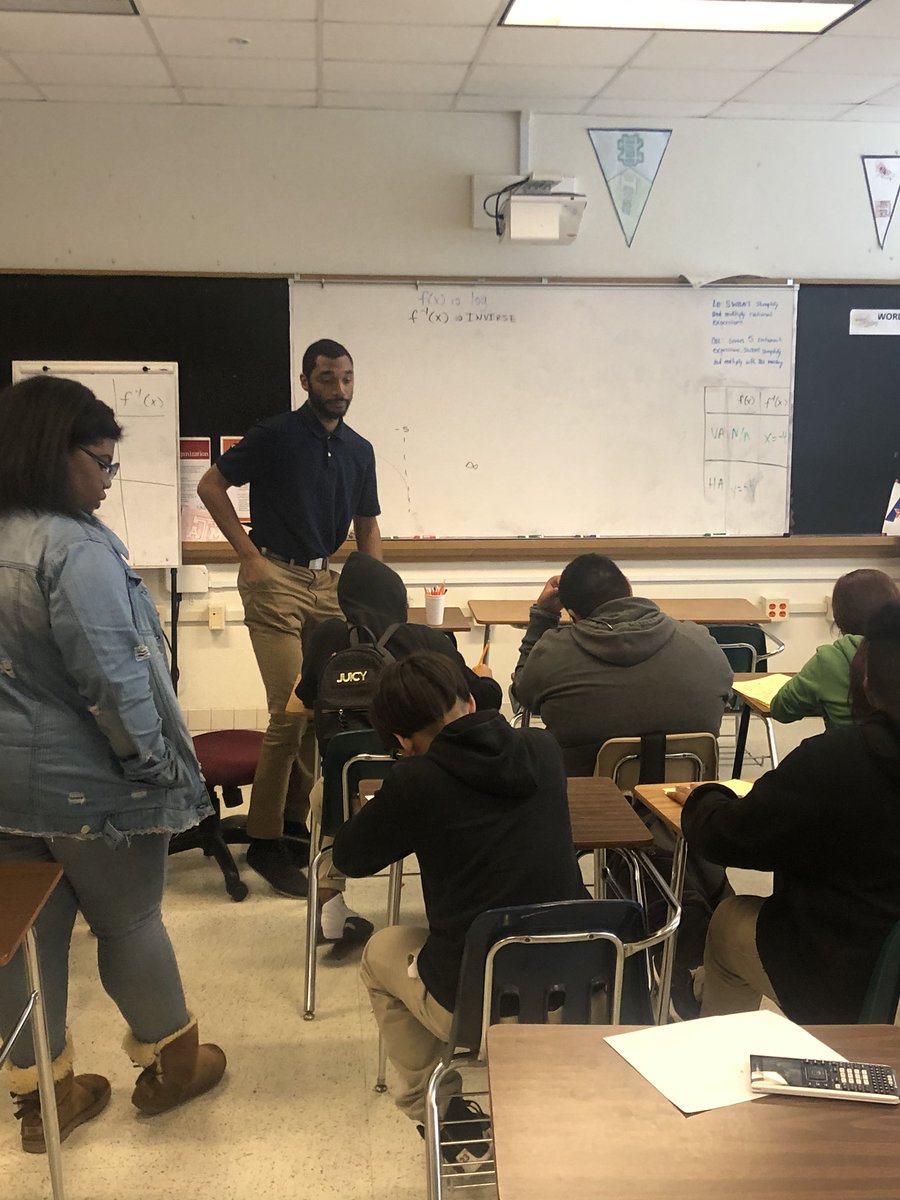 Educ8torHicks's tweet photo. Small groups here...small groups there....SMALL GROUPS EVERYWHERE in SW NETWORK! #swnetworknews @MRamirezDISD @REALESTmccoy_A @surray @LEAD_DallasISD @dallasschools https://t.co/eWsAaz9KmS