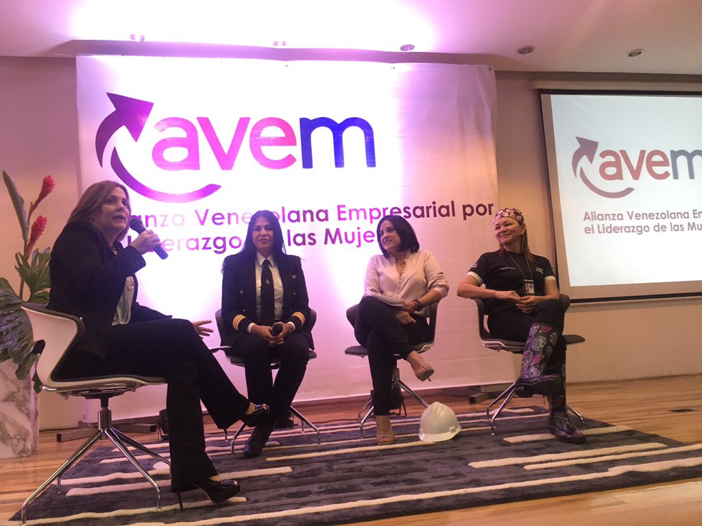 fedecamarazulia's tweet photo. Seguimos desde la @CamaraMaracaibo con la segunda parte del #FOROAVEM2020 https://t.co/Vm3vC3QviN