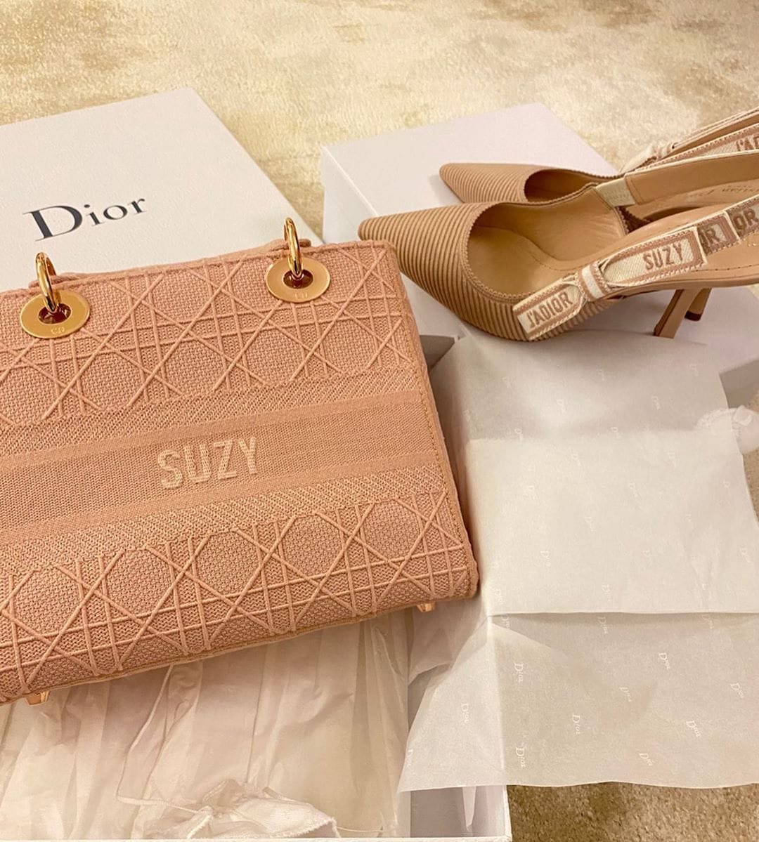 skzybae_'s tweet photo. OMG π thank you dior π #LadyDLite π #jadiorshoes π
#Suzy #μμ§ #Baezy https://t.co/z4ZdWhv9LM
