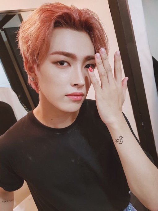 Kpop Hands On Twitter Kim Hongjoong Ateez Rating Uwu These Hands Leave Me With So Many Questions Why Are His Hands So Smol Does He Have A Hard Time Holding A Lot
