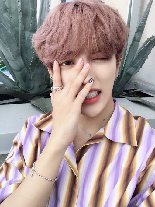 Kpop Hands On Twitter Kim Hongjoong Ateez Rating Uwu These Hands Leave Me With So Many Questions Why Are His Hands So Smol Does He Have A Hard Time Holding A Lot