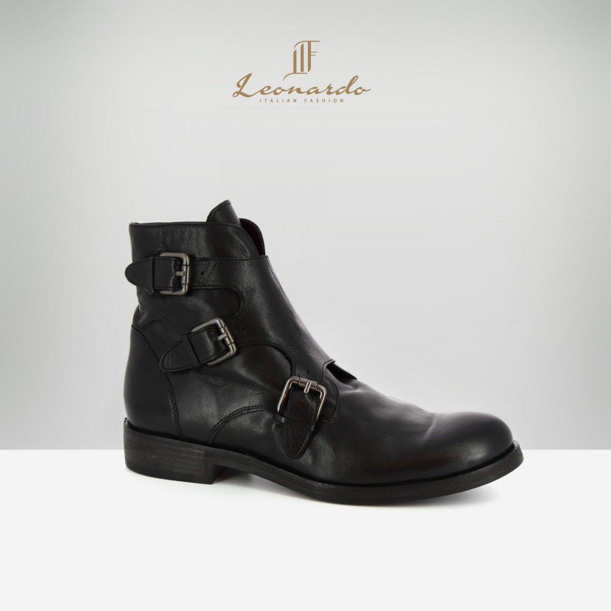 Leonardo women’s lace up. An elegant handmade calf leather boots 
.
#boots #shoesforwomen #calf #calfleather #laceup #formalwear #leather #leathershoes #leathershoeswomen #handmadeleather #shoesstyle #shoestore #shoesoftheday #onlineshop #rome #florence #usa🇺🇸 #illinois