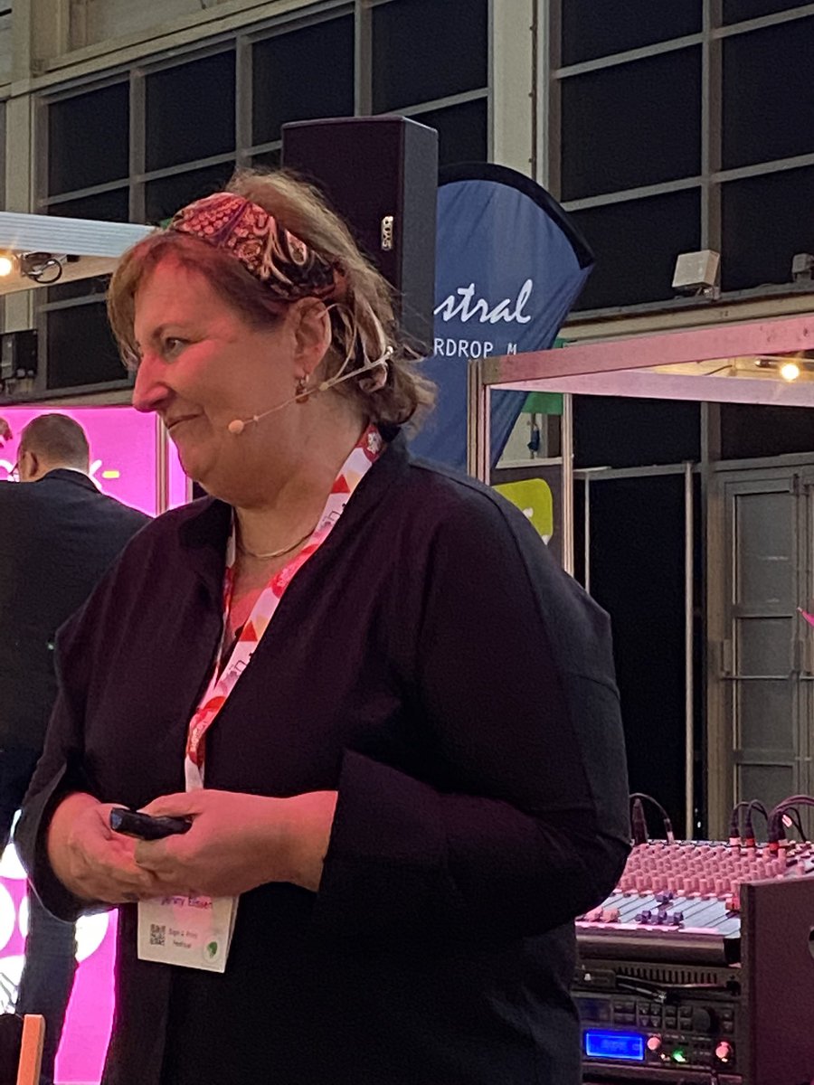 FONKmag's tweet image. Jenny Elissen bij @SignPrintExpo over #heartintelligence #giant #leap