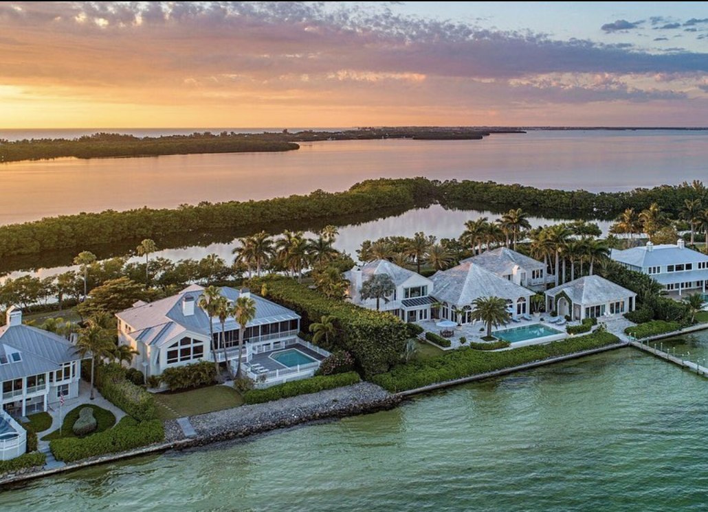 Boca Grande, on Florida’s southwest coast,  is a small town pristinely set upon Gasparilla Island with myriad offerings for both visitors and residents. This charming town may be small, but it has plenty to offer with spectacular beaches, fantastic cafés, and intimate boutiques.