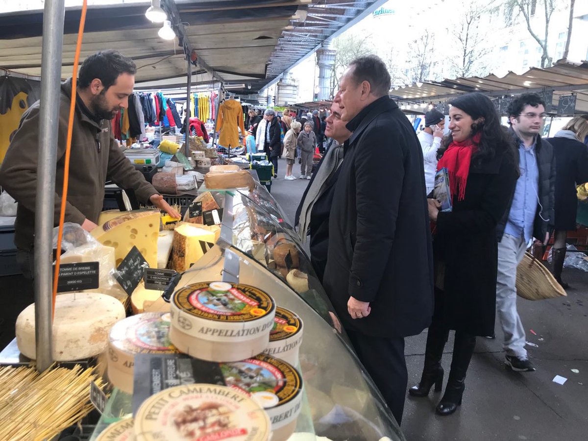 xavierbertrand's tweet photo. Quand on a un bon maire, on le garde ! Les habitants du 15ème arrondissement ont avec @Philippe_Goujon un bon maire, à l’écoute et dévoué. #Passionnément15e  

Pour moi, c’est @Philippe_Goujon pour le 15ème et @datirachida pour #Paris ! https://t.co/khBdEkzulv