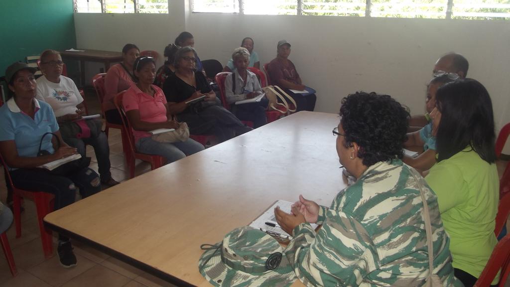 rosalinazaba's tweet photo. 📸 || Reunión inicial para la conformación de Brigadas Productivas de Confección de Uniformes en alianza INCES-Milicia Bolivariana
#JuntosTodoEsPosible 
@WuikelmanAngelP @DanteRivasQ @psuvaristobulo @NicolasMaduro https://t.co/VmcoWwJ7zY