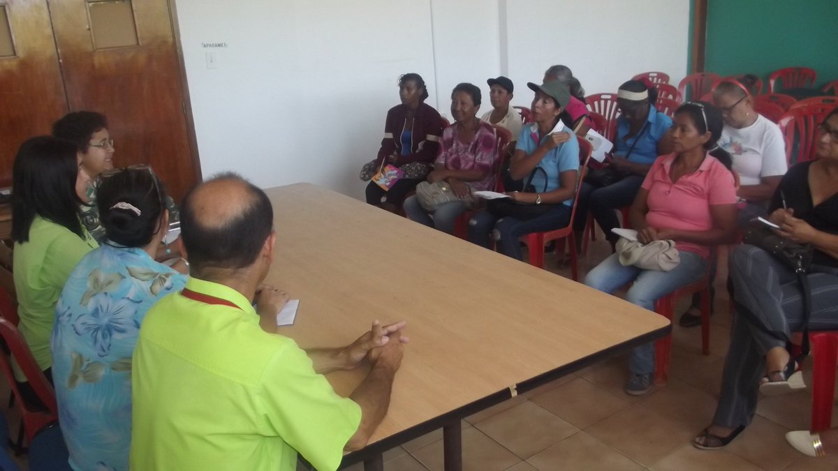 rosalinazaba's tweet photo. 📸 || Reunión inicial para la conformación de Brigadas Productivas de Confección de Uniformes en alianza INCES-Milicia Bolivariana
#JuntosTodoEsPosible 
@WuikelmanAngelP @DanteRivasQ @psuvaristobulo @NicolasMaduro https://t.co/VmcoWwJ7zY