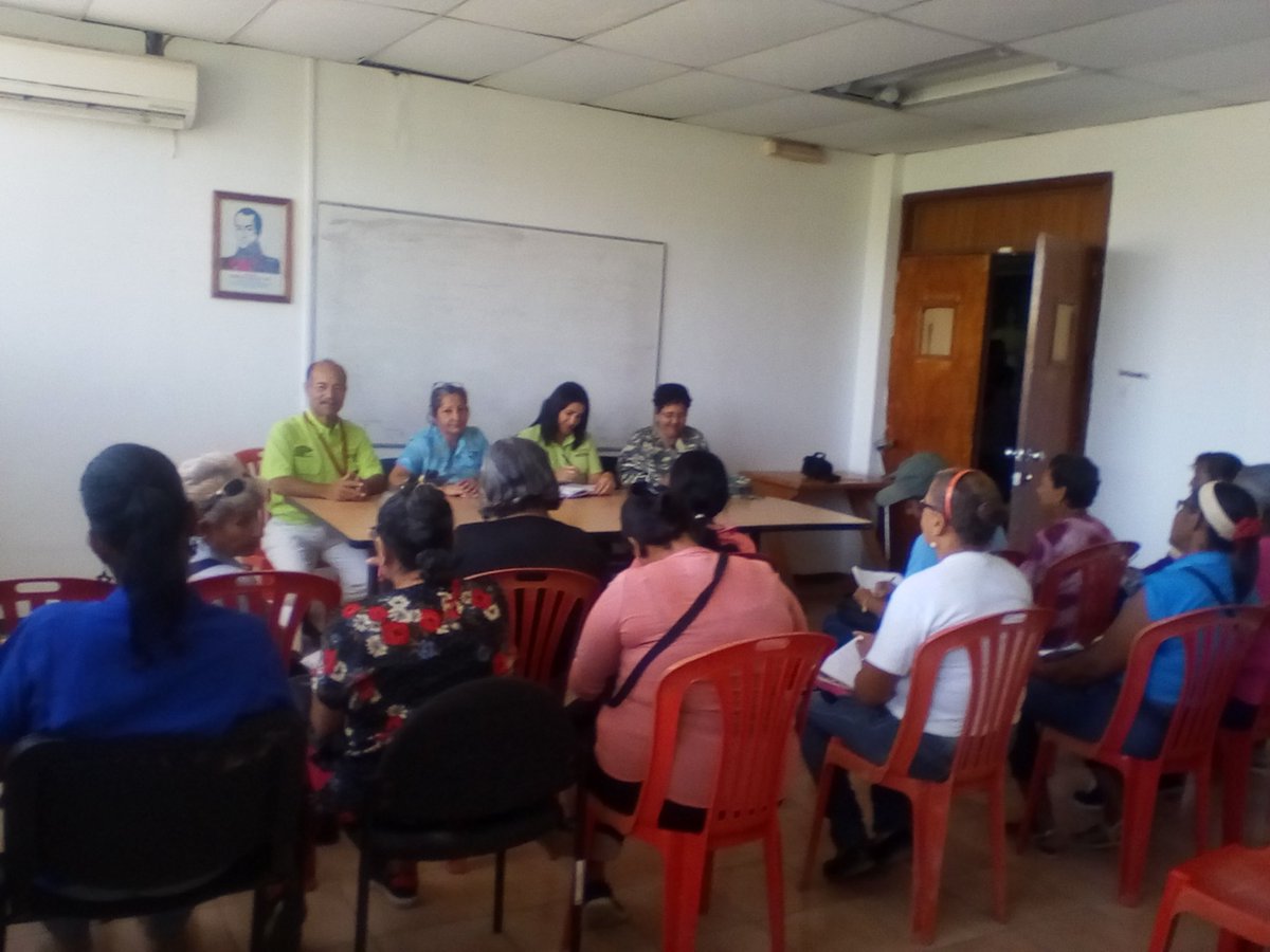 📸 || Reunión inicial para la conformación de Brigadas Productivas de Confección de Uniformes en alianza INCES-Milicia Bolivariana
#JuntosTodoEsPosible 
<a href="/WuikelmanAngelP/">Wuikelman Angel P.</a> <a href="/DanteRivasQ/">Dante Rivas</a> @psuvaristobulo <a href="/NicolasMaduro/">Nicolás Maduro</a>