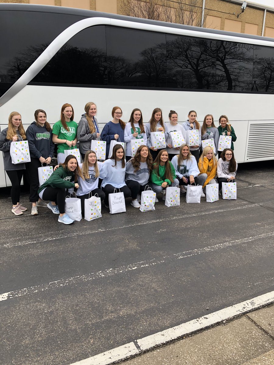 OCathLadyAces's tweet photo. The Lady Aces are off! #RuppBound https://t.co/Vmx03BkEHb