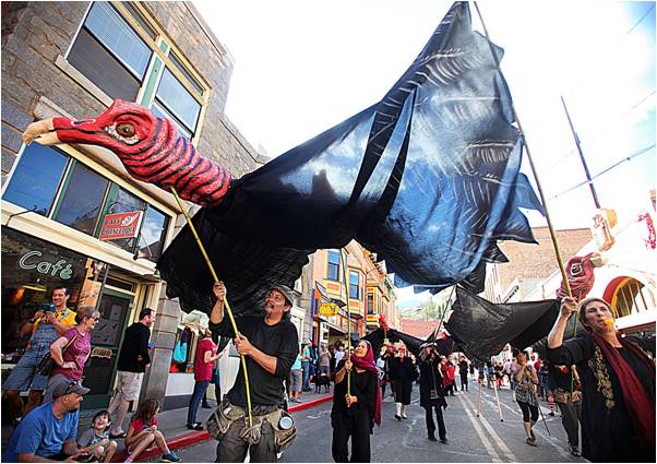 #ArtMadness #BisbeeAfter5 Artwalk - Turkey vultures, Boyd Nicholls' Phone Pix, Tales from the Trash, William Panther, Subway Gallery Animal Show &amp; MORE! #discoverbisbee #bisbeeaz #trashbisbee #returnoftheturkeyvultures #bisbeelove #mybisbee #bebisbee mailchi.mp/fe77d0b8fac6/f…
